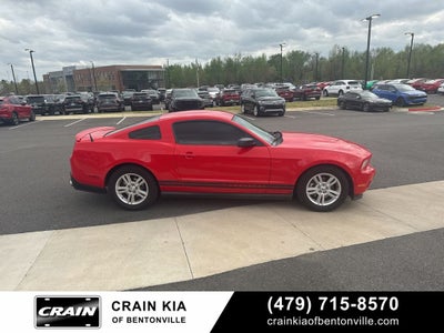 2011 Ford Mustang V6 - CLEAN CARFAX
