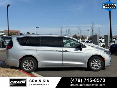 2024 Chrysler Pacifica Touring L - CLEAN CARFAX / ONE OWNER
