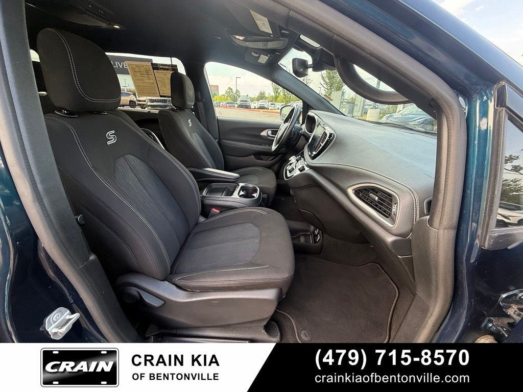 2021 Chrysler Pacifica Touring - CARFAX ONE OWNER