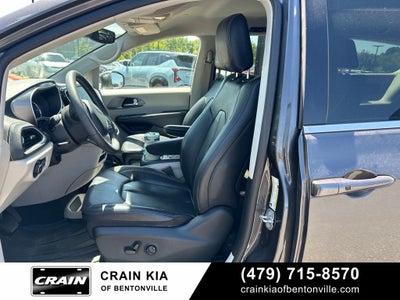 2022 Chrysler Pacifica Hybrid Touring L - CLEAN CARFAX / ONE OWNER