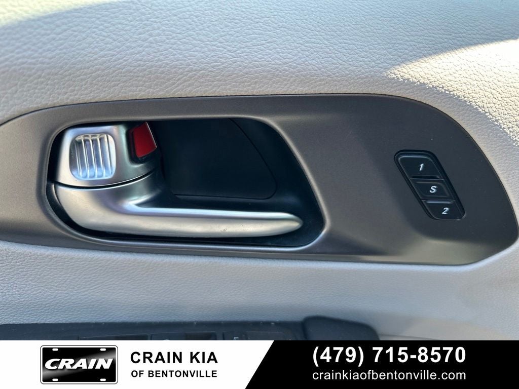 2022 Chrysler Pacifica Hybrid Touring L - CLEAN CARFAX / ONE OWNER