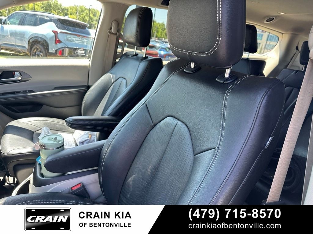 2022 Chrysler Pacifica Hybrid Touring L - CLEAN CARFAX / ONE OWNER