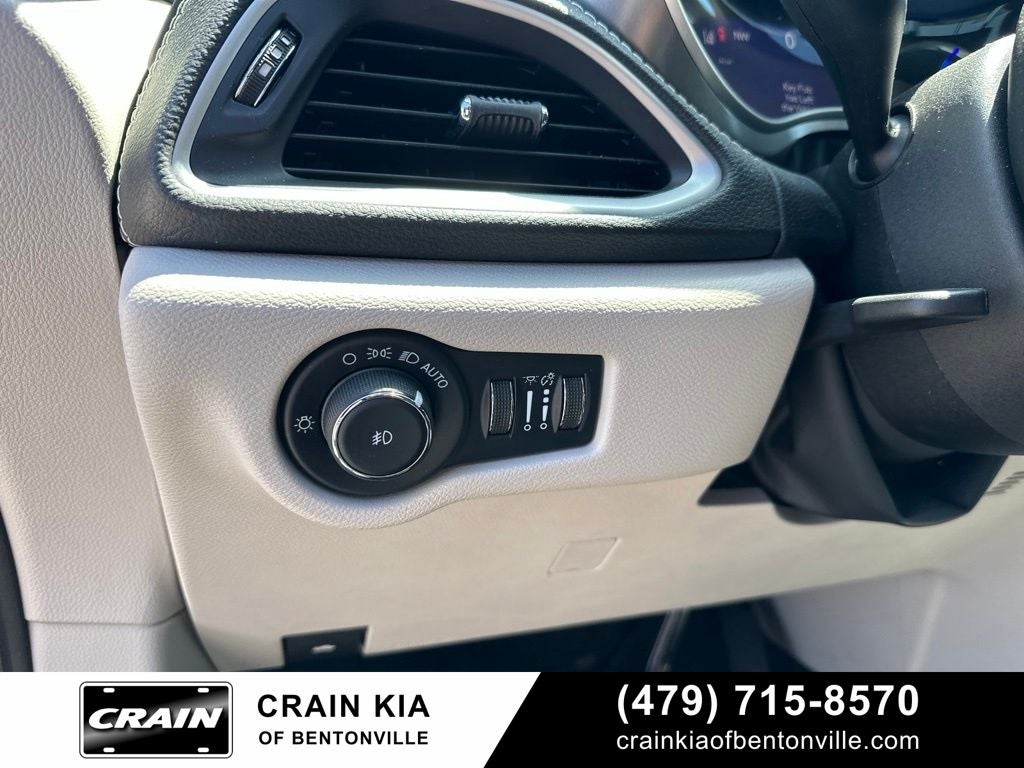 2022 Chrysler Pacifica Hybrid Touring L - CLEAN CARFAX / ONE OWNER