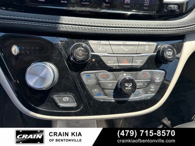 2022 Chrysler Pacifica Hybrid Touring L - CLEAN CARFAX / ONE OWNER