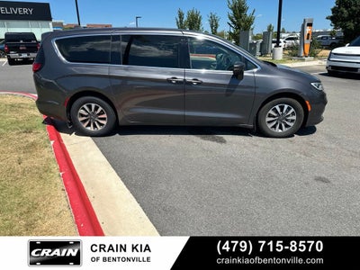 2022 Chrysler Pacifica Hybrid Touring L - CLEAN CARFAX / ONE OWNER