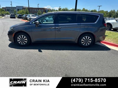 2022 Chrysler Pacifica Hybrid Touring L - CLEAN CARFAX / ONE OWNER