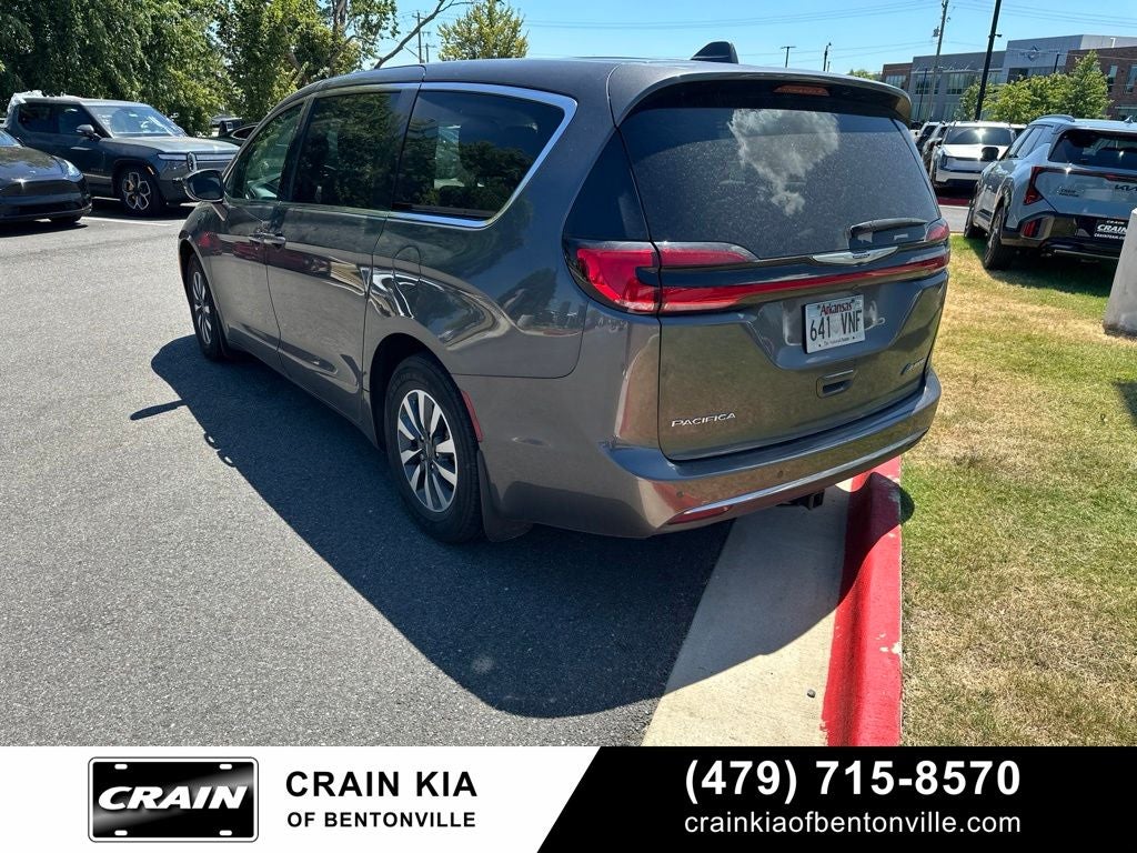 2022 Chrysler Pacifica Hybrid Touring L - CLEAN CARFAX / ONE OWNER