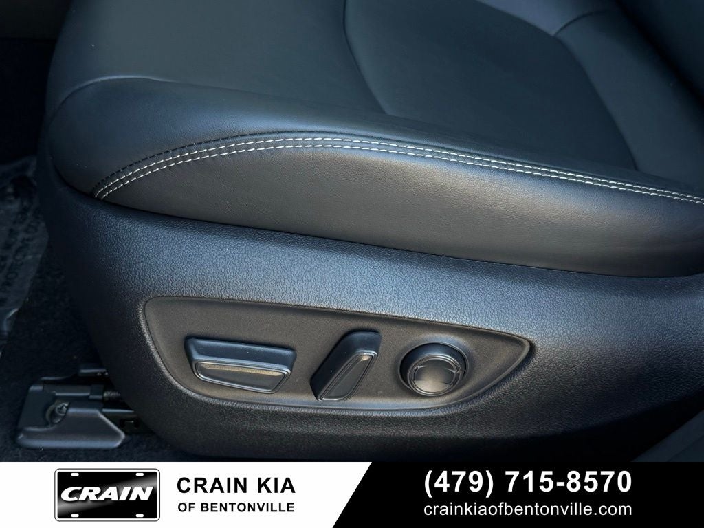 2024 Toyota RAV4 XLE Premium - SUNROOF / CLEAN CARFAX / ONE OWNER