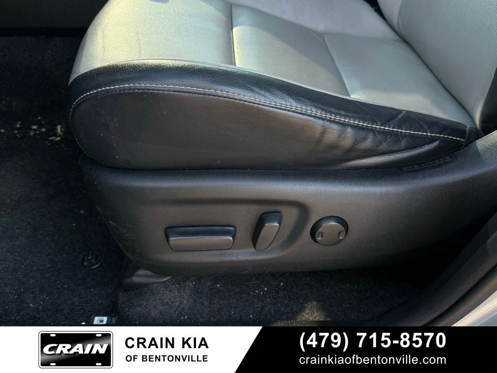 2016 Toyota RAV4 Limited - SUNROOF
