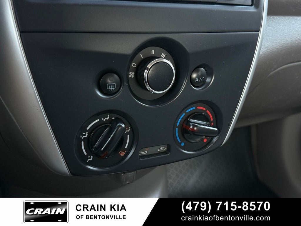 2015 Nissan Versa 1.6 SL - LOW MILES!