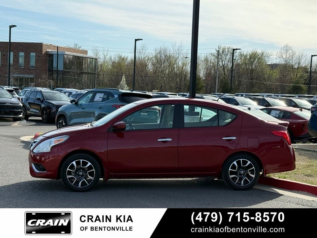 2015 Nissan Versa 1.6 SL - LOW MILES!