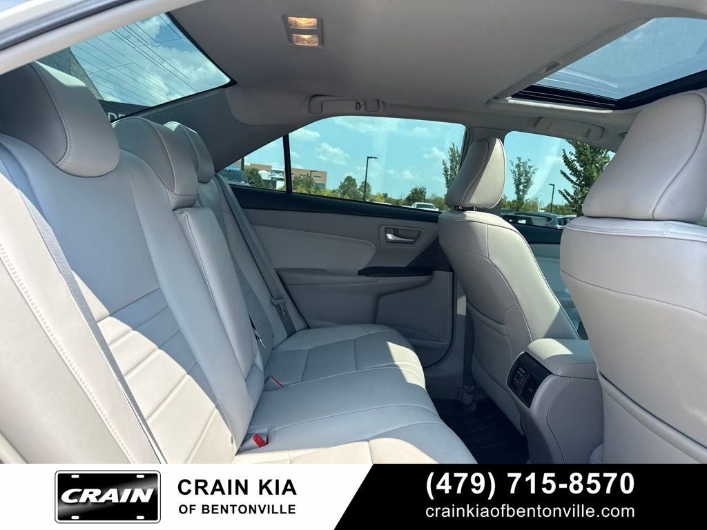 2015 Toyota Camry XLE - SUNROOF / LEATHER / NAV