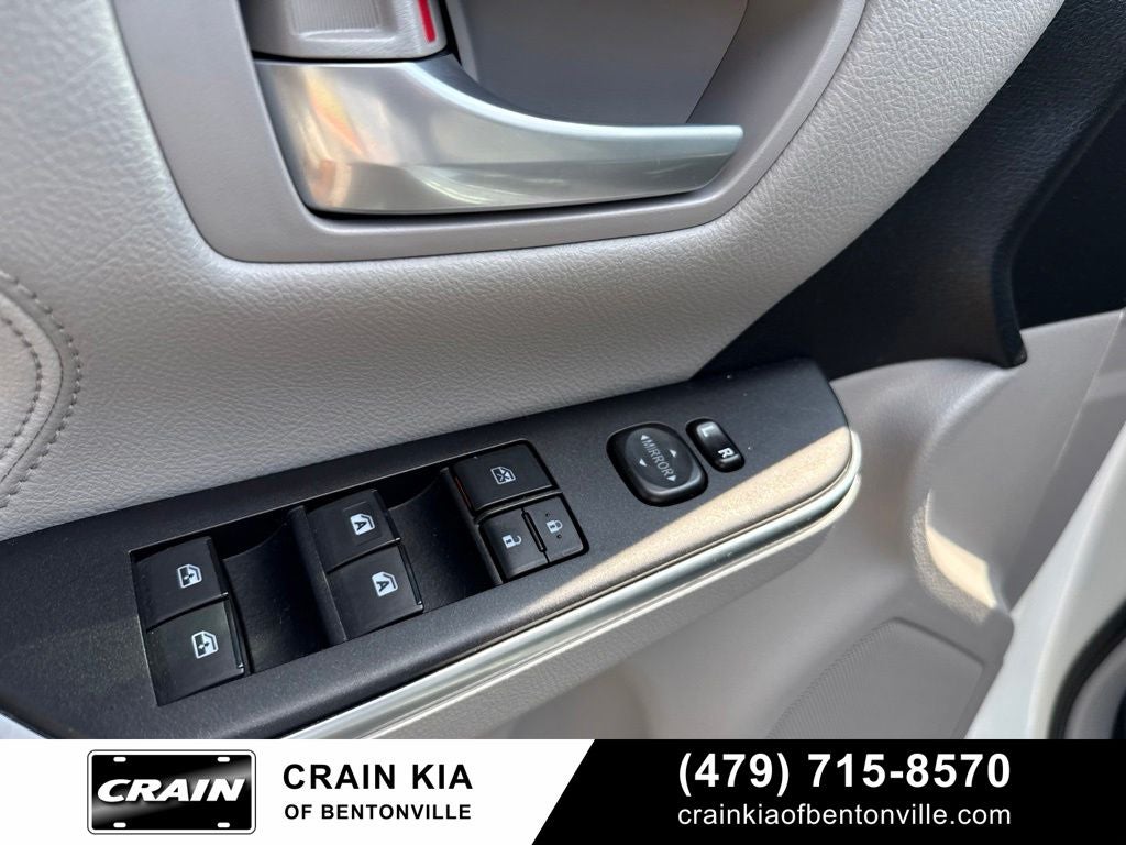 2015 Toyota Camry XLE - SUNROOF / LEATHER / NAV