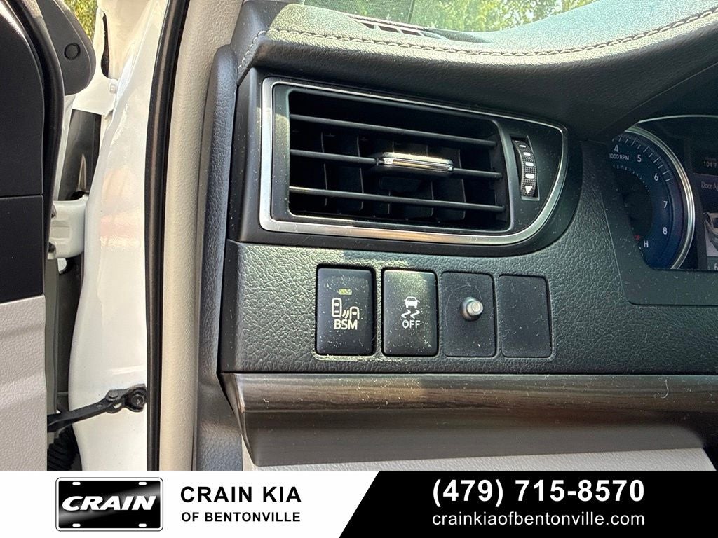 2015 Toyota Camry XLE - SUNROOF / LEATHER / NAV