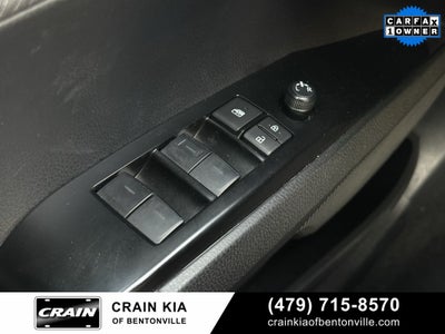 2025 Toyota Camry SE - CLEAN CARFAX / ONE OWNER