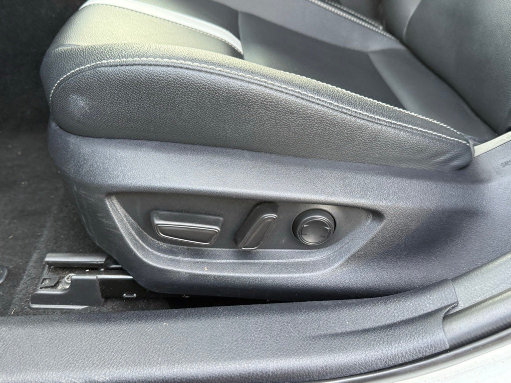 2025 Toyota Camry SE - CLEAN CARFAX / ONE OWNER