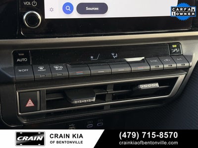 2025 Toyota Camry SE - CLEAN CARFAX / ONE OWNER