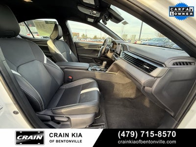 2025 Toyota Camry SE - CLEAN CARFAX / ONE OWNER