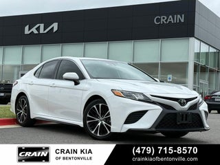 2020 Toyota Camry SE - CLEAN CARFAX / ONE OWNER