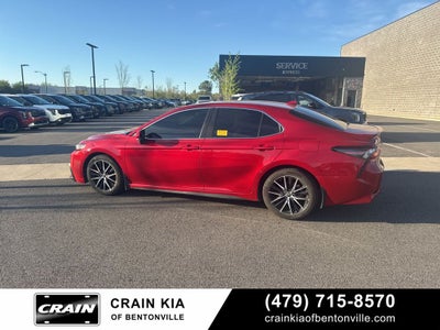 2022 Toyota Camry SE - CLEAN CARFAX / ONE OWNER