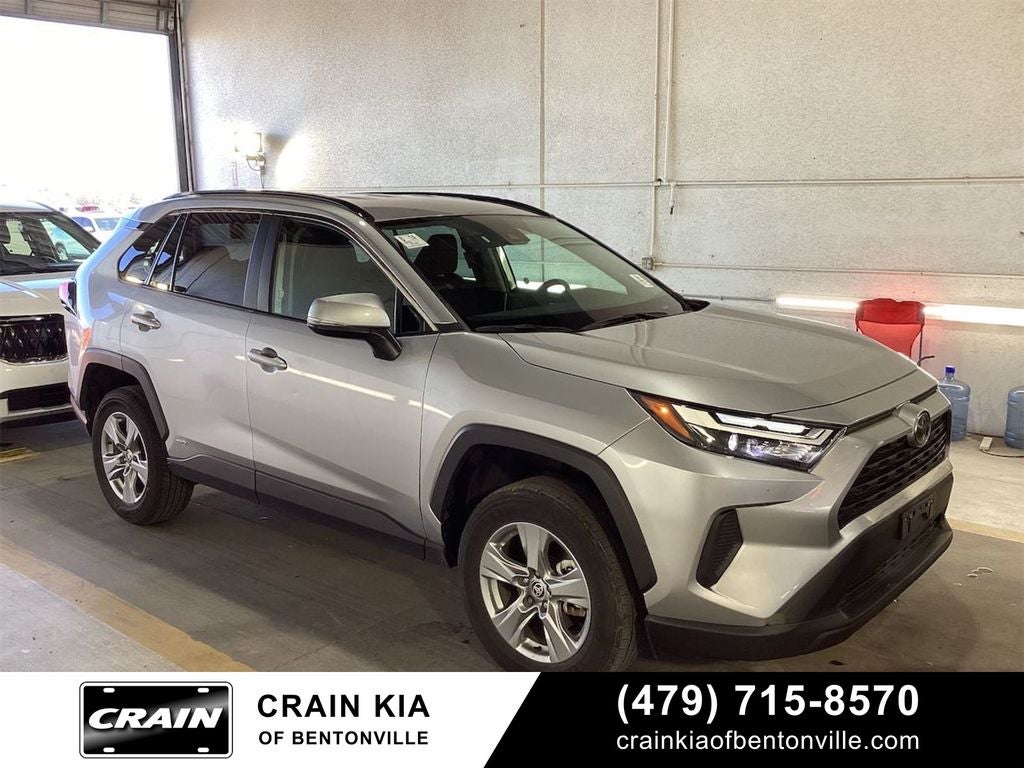 2025 Toyota RAV4 Hybrid XLE - AWD / CLEAN CARFAX / ONE OWNER