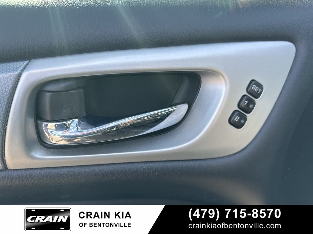 2017 Nissan Pathfinder SL - 4WD / LEATHER / AS-IS DUE TO AGE / MILES