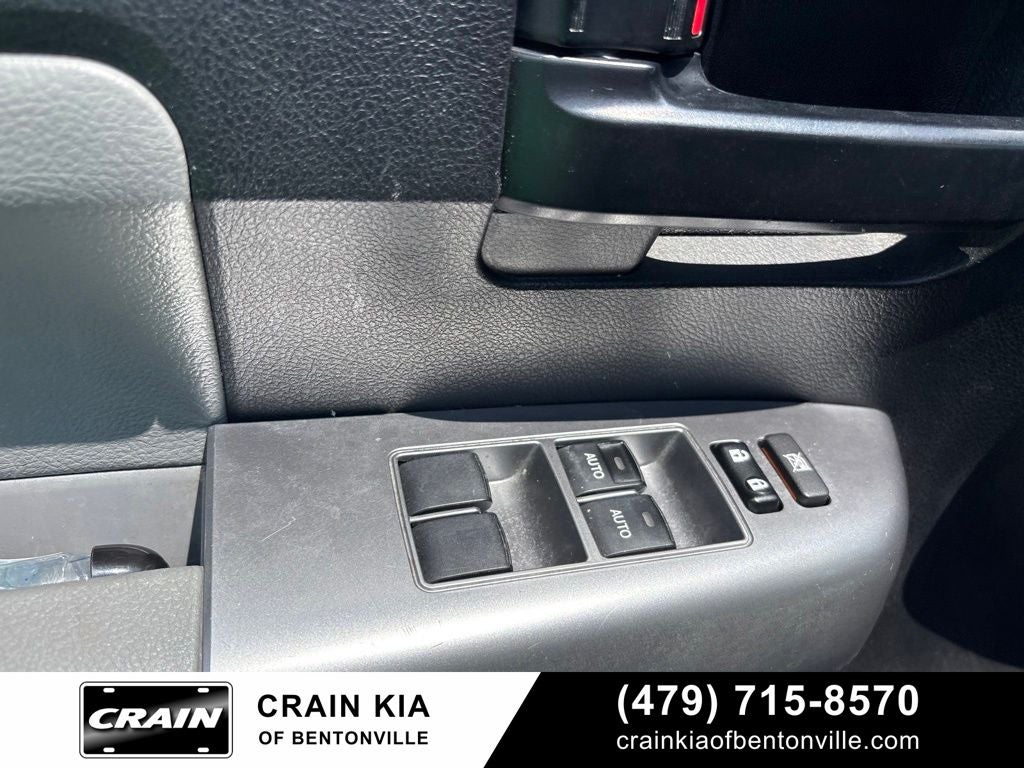 2018 Toyota Sequoia SR5 5.7L V8 - 4WD / SUNROOF