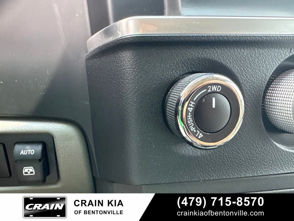 2018 Toyota Sequoia SR5 5.7L V8 - 4WD / SUNROOF