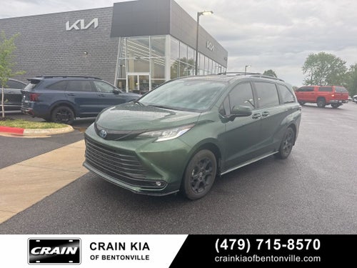 2025 Toyota Sienna Woodland Edition - AWD / DVD / SUNROOF