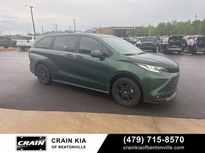 2025 Toyota Sienna Woodland Edition - AWD / DVD / SUNROOF