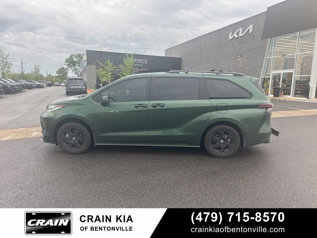 2025 Toyota Sienna Woodland Edition - AWD / DVD / SUNROOF