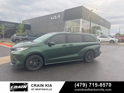 2025 Toyota Sienna Woodland Edition - AWD / DVD / SUNROOF