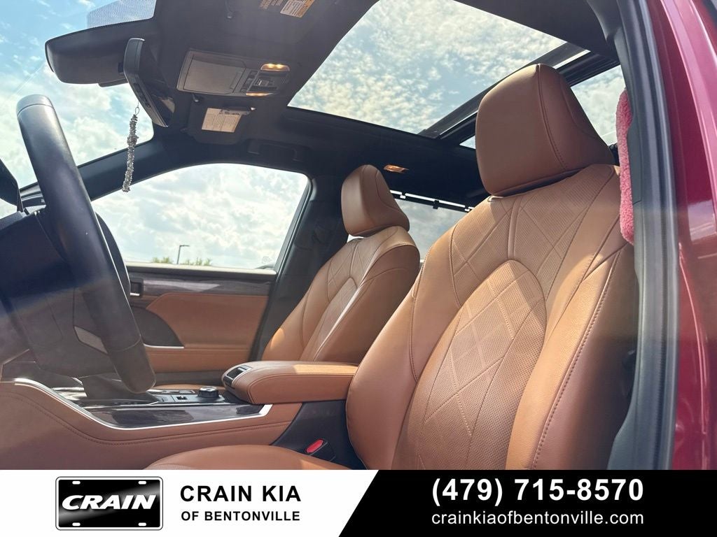 2022 Toyota Highlander Platinum - AWD / PANORAMIC SUNROOF / CLEAN CARFAX