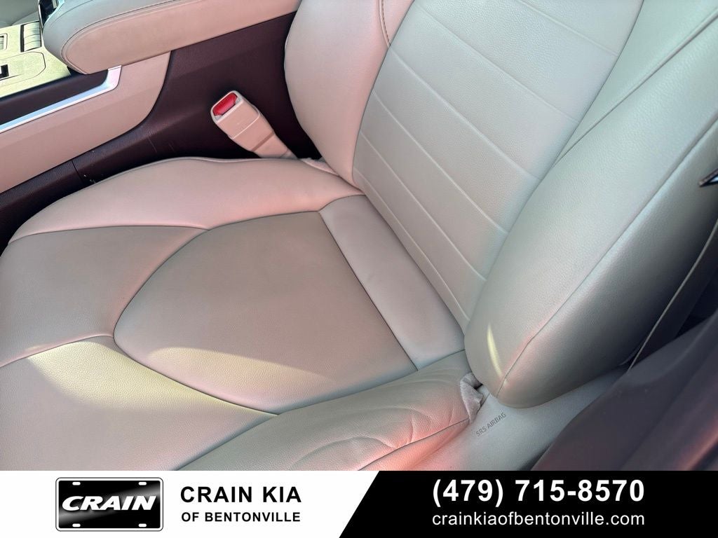 2022 Toyota Highlander XLE - SUNROOF / CLEAN CARFAX / ONE OWNER