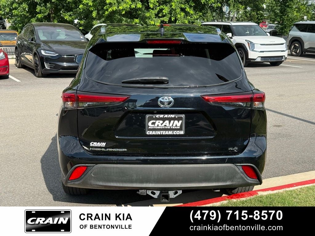 2021 Toyota Highlander XLE - CLEAN CARFAX / SUNROOF
