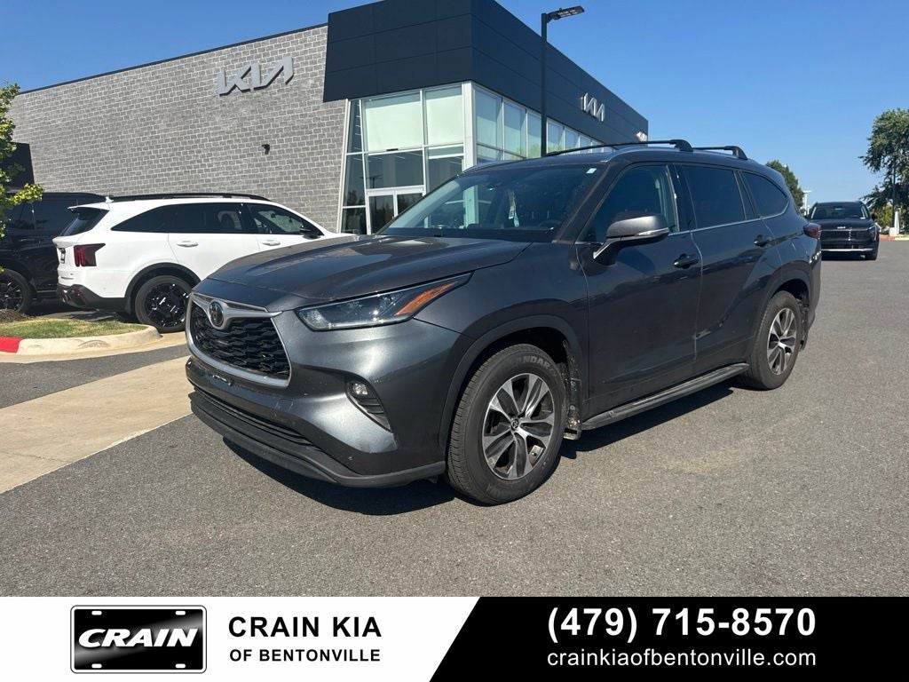 2021 Toyota Highlander XLE - SUNROOF