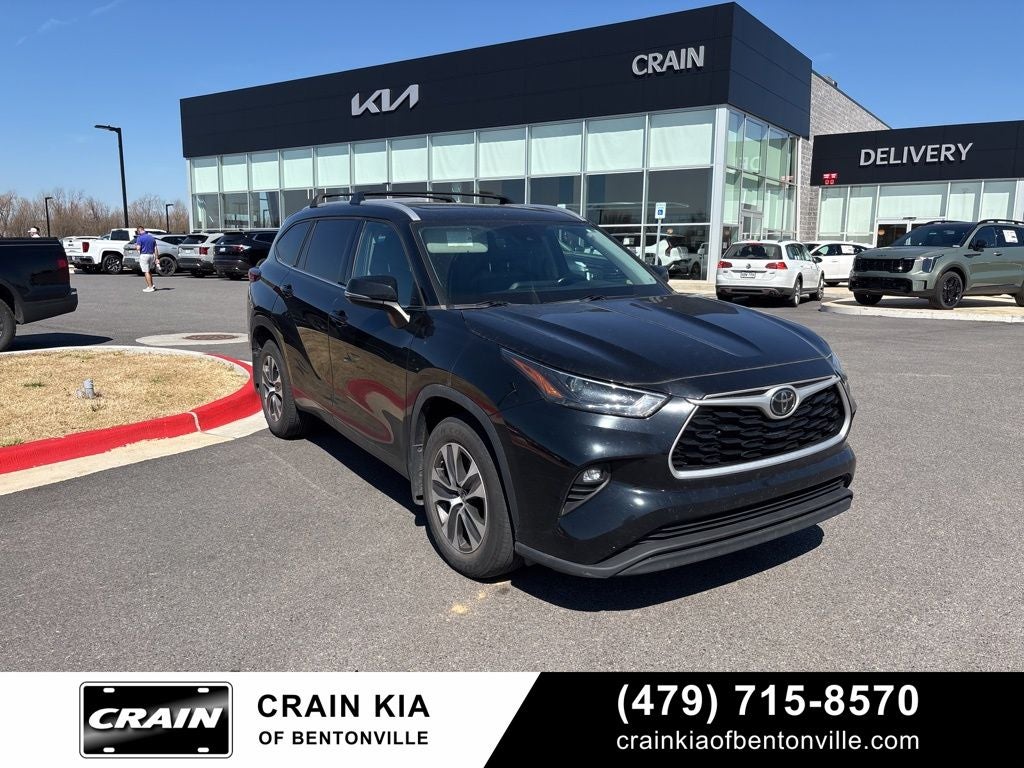 2022 Toyota Highlander XLE - AWD / SUNROOF / CLEAN CARFAX