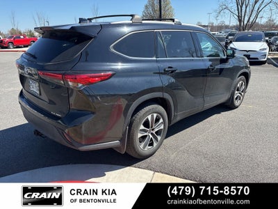 2022 Toyota Highlander XLE - AWD / SUNROOF / CLEAN CARFAX