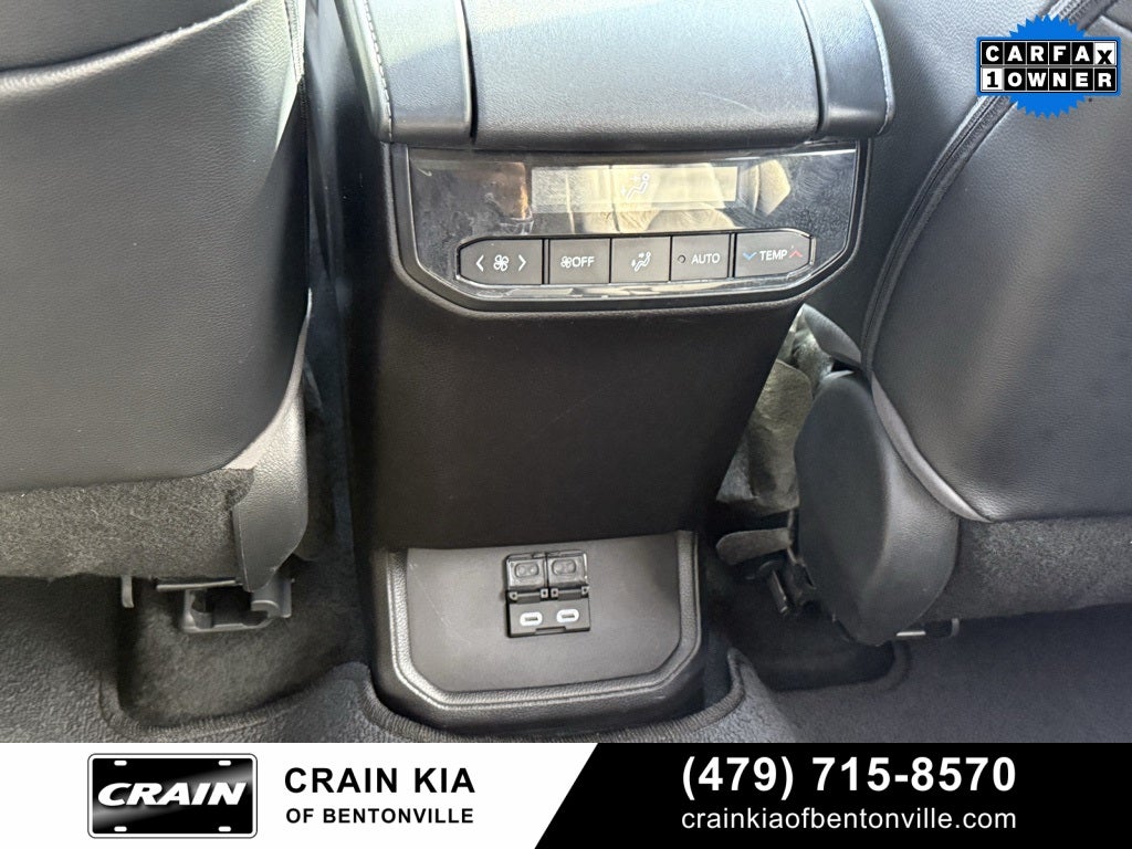 2023 Toyota Highlander XLE - SUNROOF / CARFAX ONE OWNER