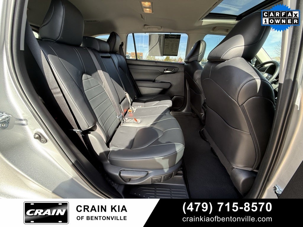 2023 Toyota Highlander XLE - SUNROOF / CARFAX ONE OWNER