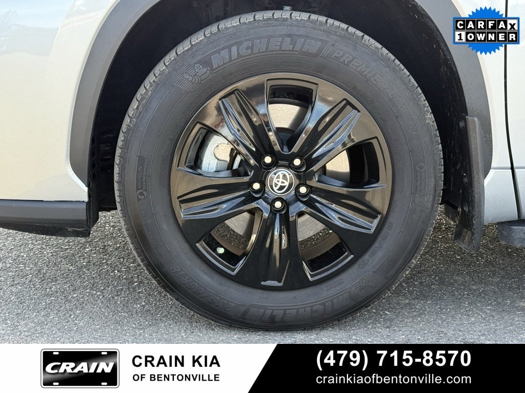 2023 Toyota Highlander XLE - SUNROOF / CARFAX ONE OWNER