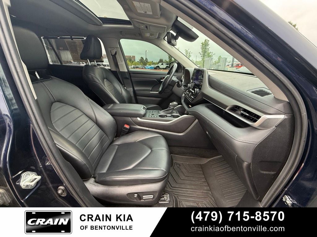 2023 Toyota Highlander XLE - AWD / SUNROOF