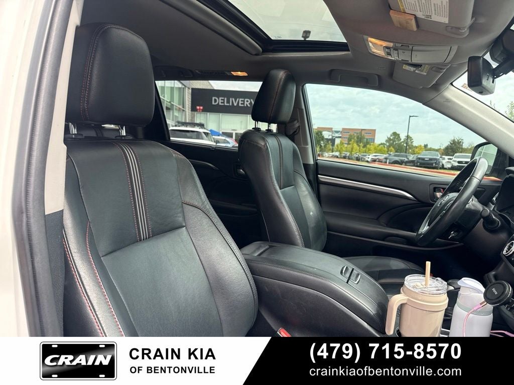 2019 Toyota Highlander SE - SUNROOF / CAPTAIN'S CHAIRS