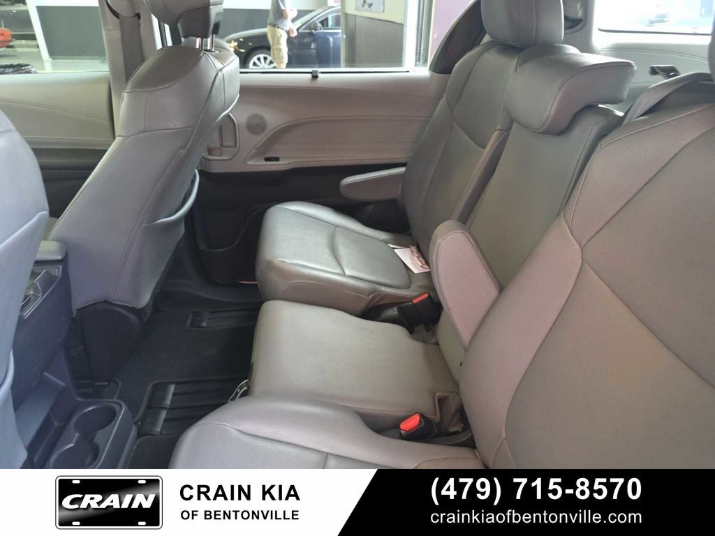 2022 Toyota Sienna XLE 8 Passenger - CARFAX ONE OWNER