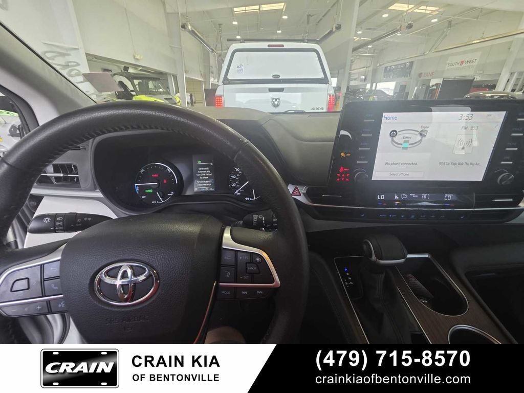 2022 Toyota Sienna XLE 8 Passenger - CARFAX ONE OWNER