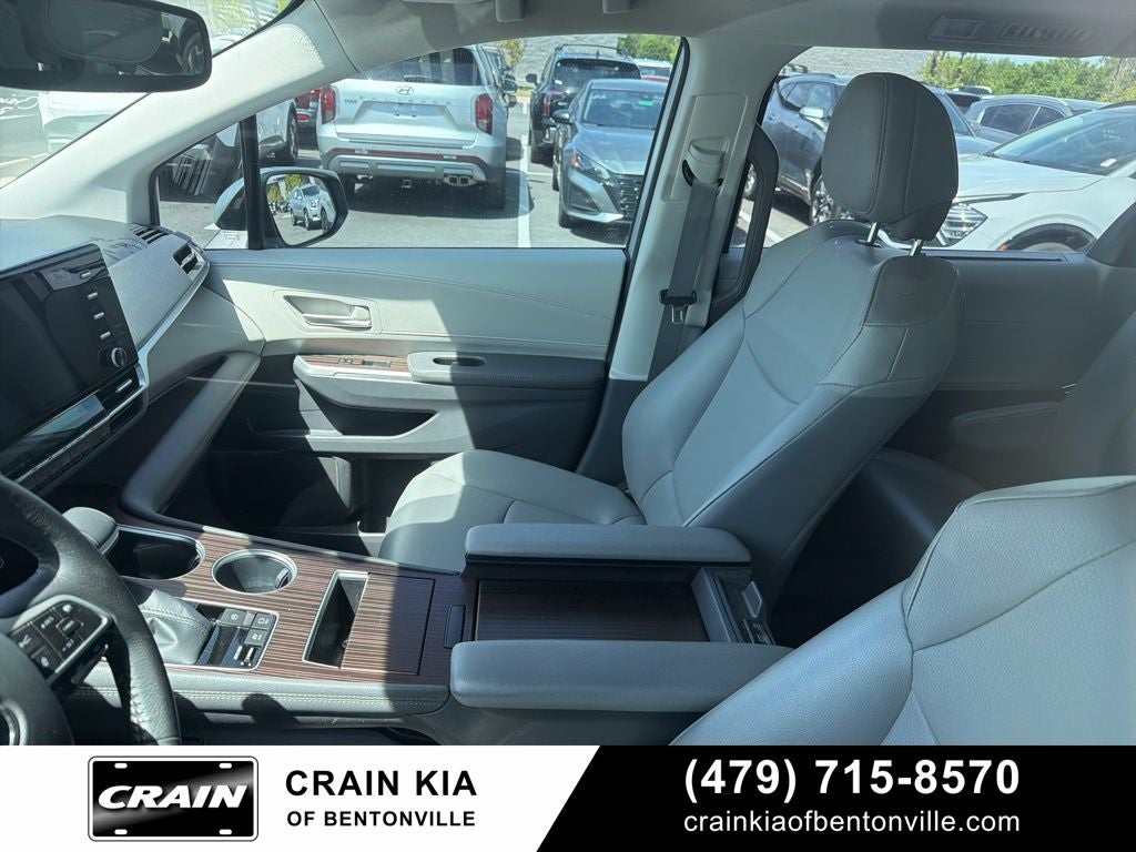 2022 Toyota Sienna XLE 8 Passenger - CARFAX ONE OWNER