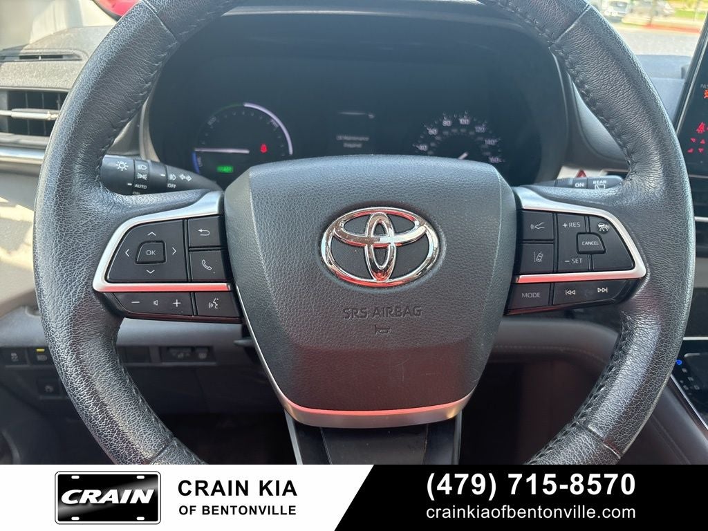 2021 Toyota Sienna XLE 8 Passenger / CLEAN CARFAX