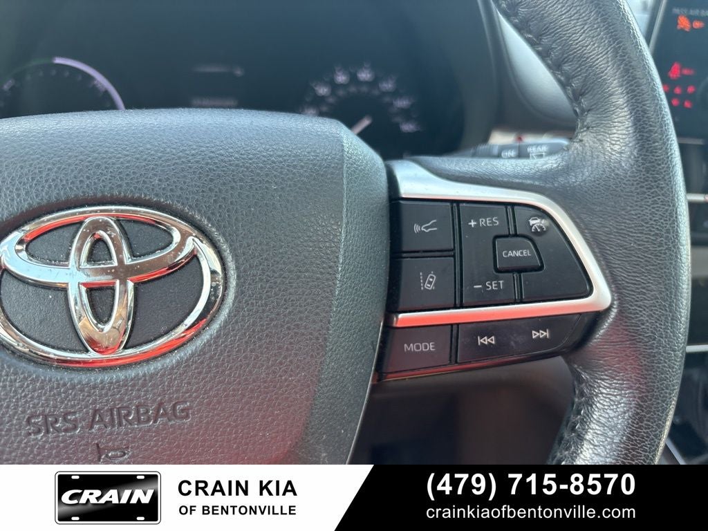 2021 Toyota Sienna XLE 8 Passenger / CLEAN CARFAX