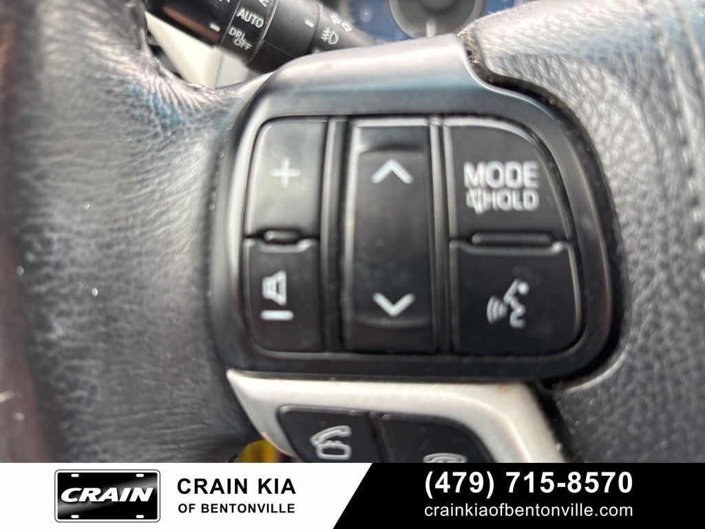 2017 Toyota Sienna XLE - SUNROOF / CLEAN CARFAX / LOW MILES!