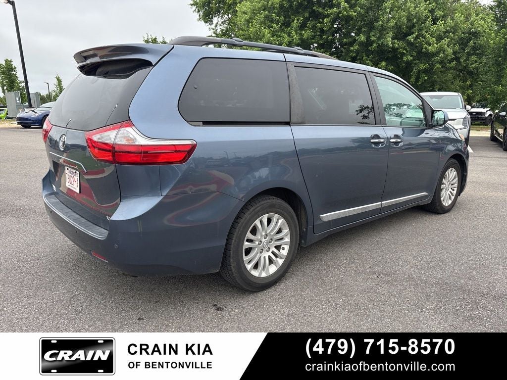 2017 Toyota Sienna XLE - SUNROOF / CLEAN CARFAX / LOW MILES!